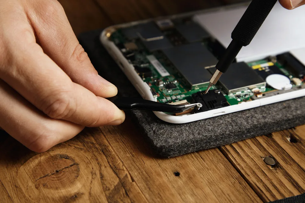 Comprehensive Tablet Repair Services - 爱游戏